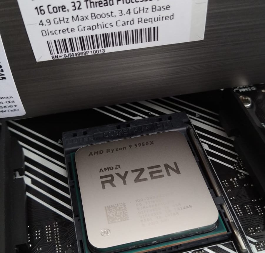 Ryzen 9 5950X, top di gamma AMD !